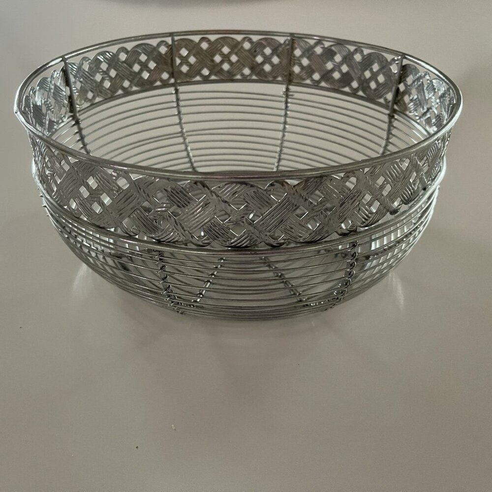 Silver Metal Wire Weaved Bread Fruit Bowl Basket Decorative Centerpiece